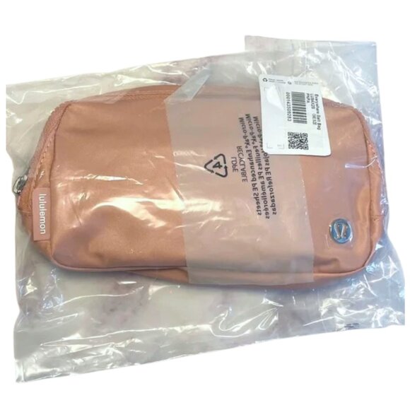 NWT Lululemon Everywhere Belt Bag Pink Pastel RARE | SOLD OUT - Picture 4 of 5